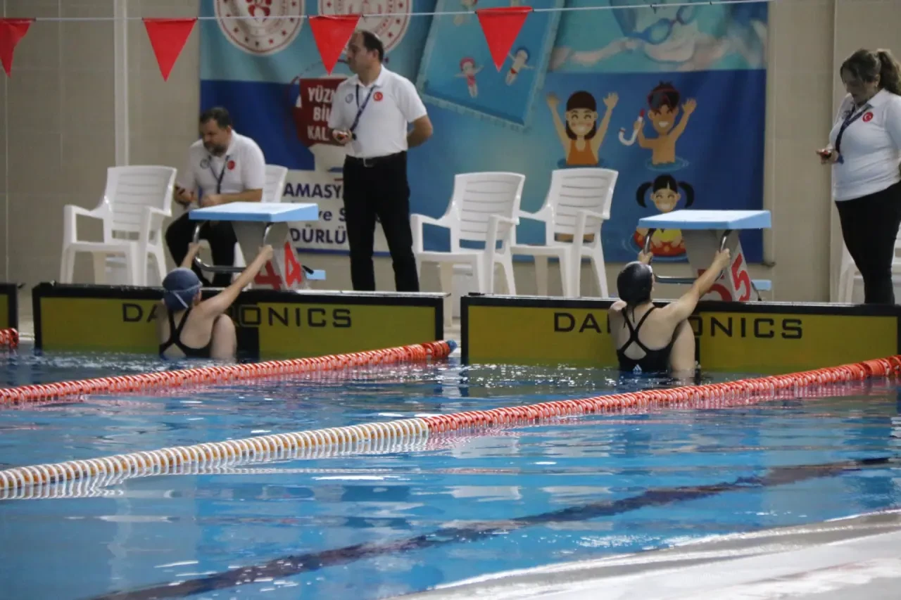 Amasya’da Yüzme İl Birinciliği Müsabakaları Başladı 3