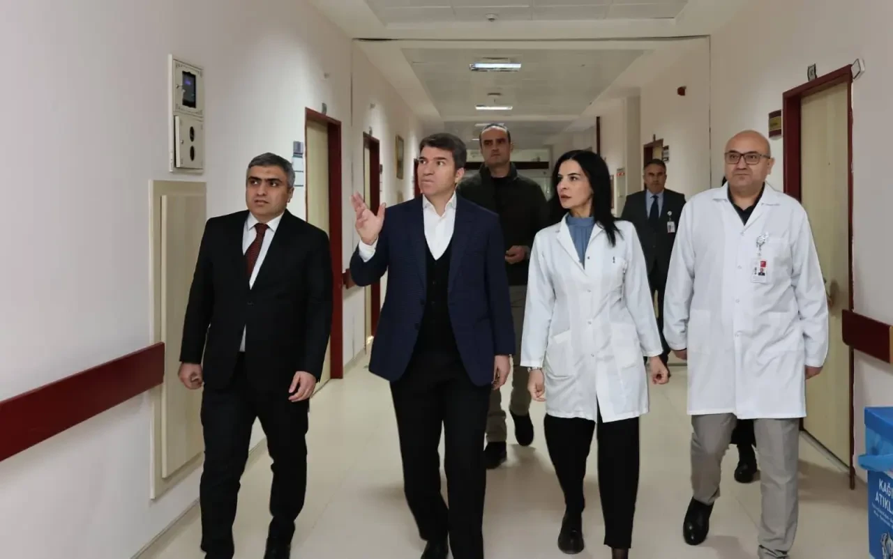 Vali Bakan'dan Merzifon Hastanesinde Sağlık Mesaisi 1