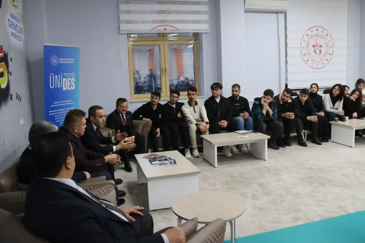 ÜNİDES’te Başarı Taçlandı: Gençlere Sertifika Töreni 2