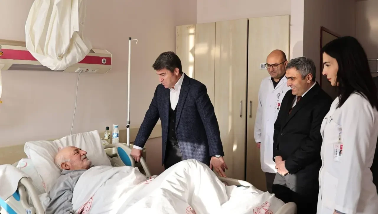 Vali Bakan'dan Merzifon Hastanesinde Sağlık Mesaisi 3