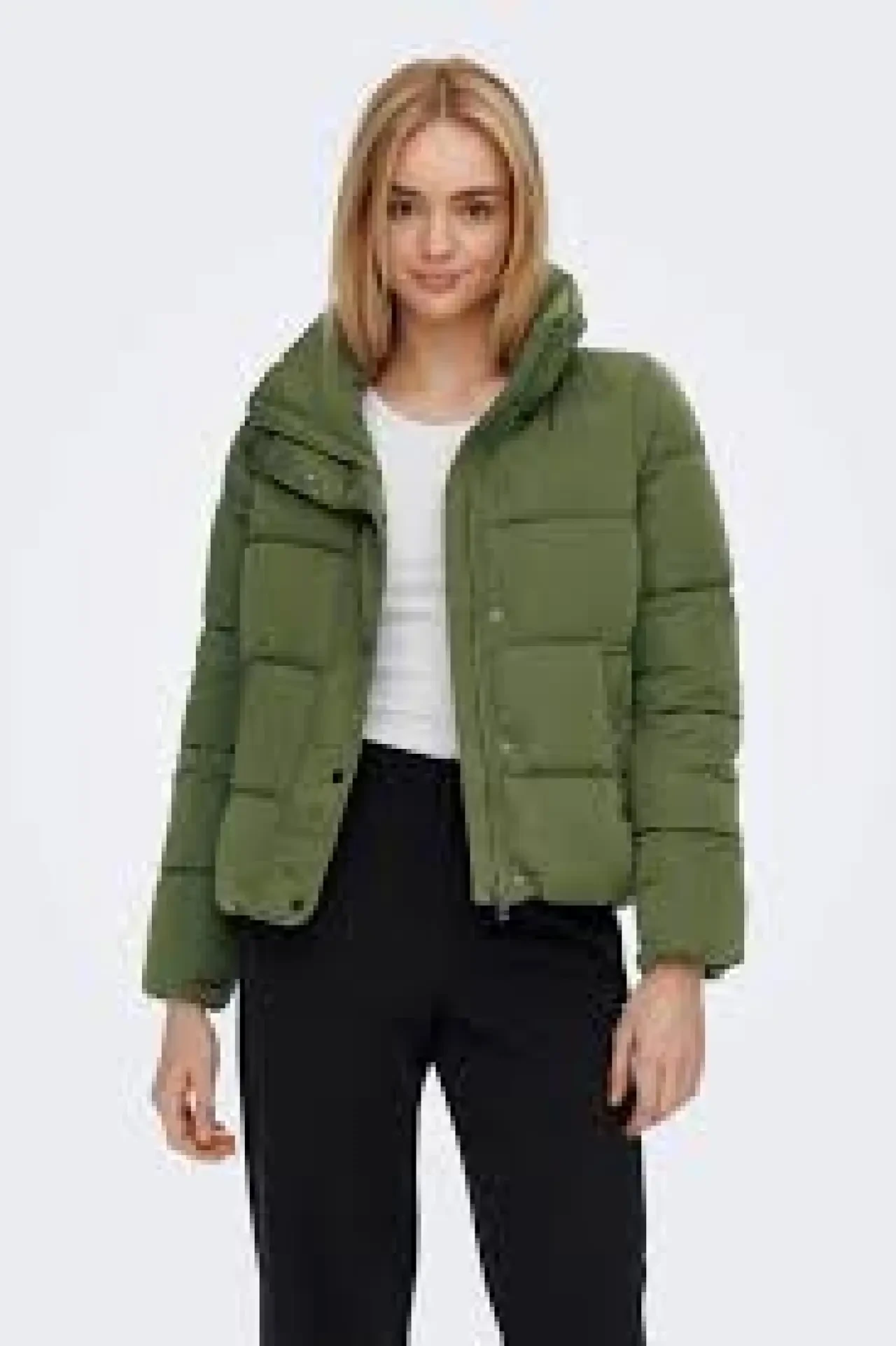 Kışın Vazgeçilmezi: Kadın Şişme Mont Modasında Yeni Sezon Trendleri 2