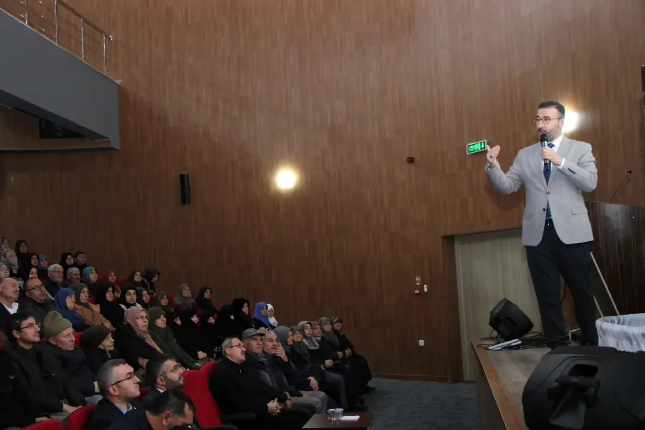 Amasya’da Umre Yolcularına Bilgilendirme Semineri Düzenlendi 4