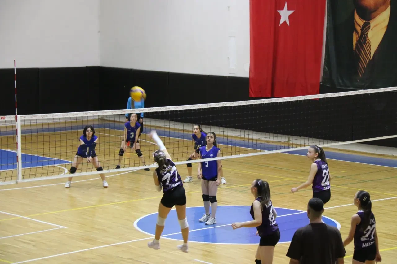 Amasya’da Yıldız Kızlar Voleybol İl Birinciliği 1
