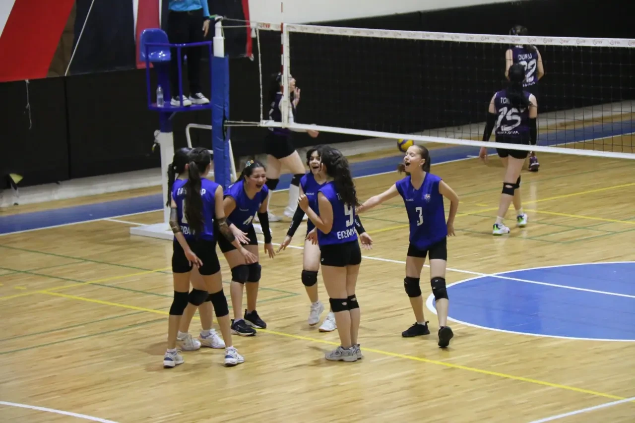 Amasya’da Yıldız Kızlar Voleybol İl Birinciliği 4