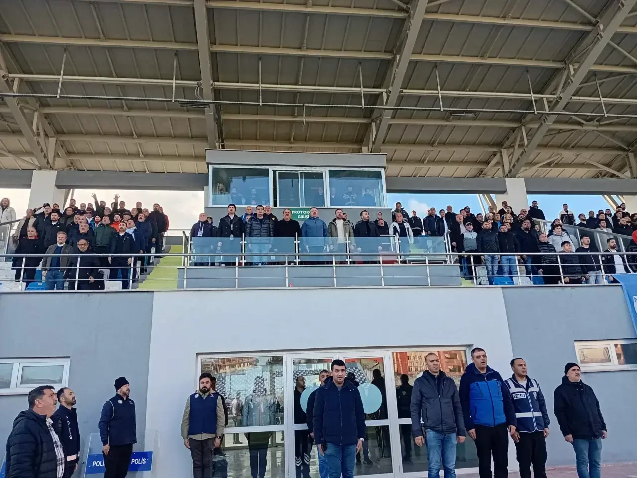 Takım Yok, Futbol Yok, Skor: 0-1 1