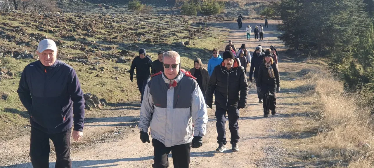 Merzifon Doğaseverler Topluluğu 2025 Yılını Anlamlı Bir Yürüyüşle Noktaladı 4