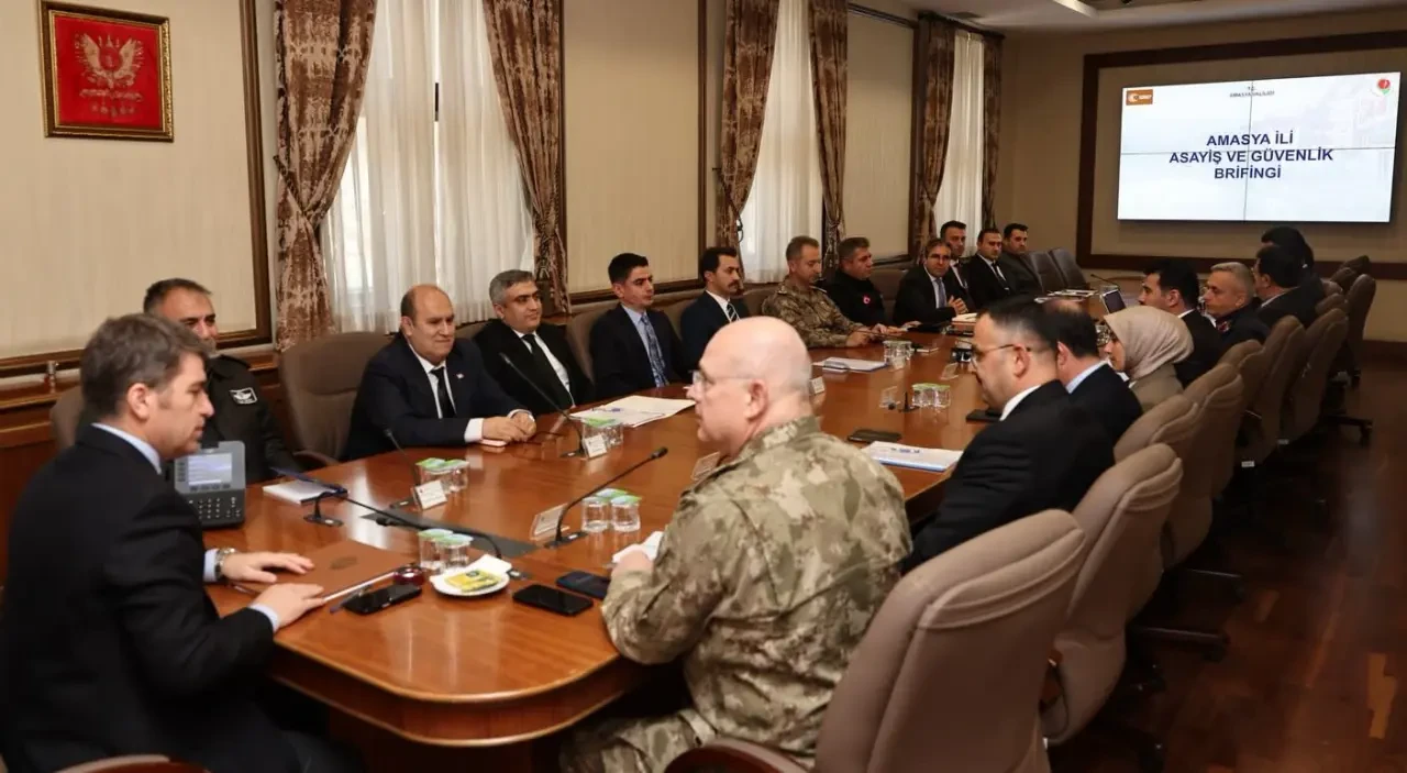 Amasya’da 2025 Yılının Son İl Güvenlik ve Asayiş Toplantısı Gerçekleştirildi 3