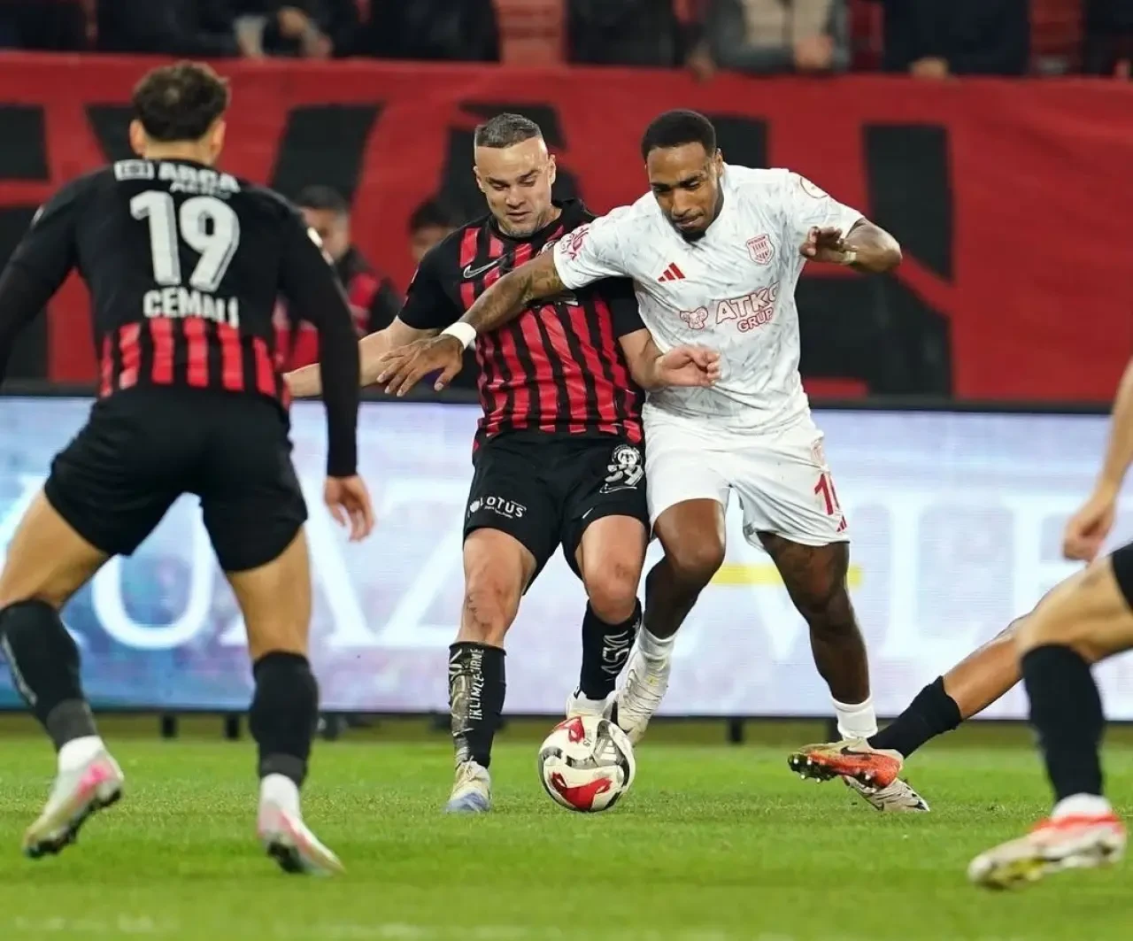 EROĞLU: BU GALİBİYET ÇORUM FK’YI  SÜPER LİG HEDEFİNE TAŞIYACAKTIR 2