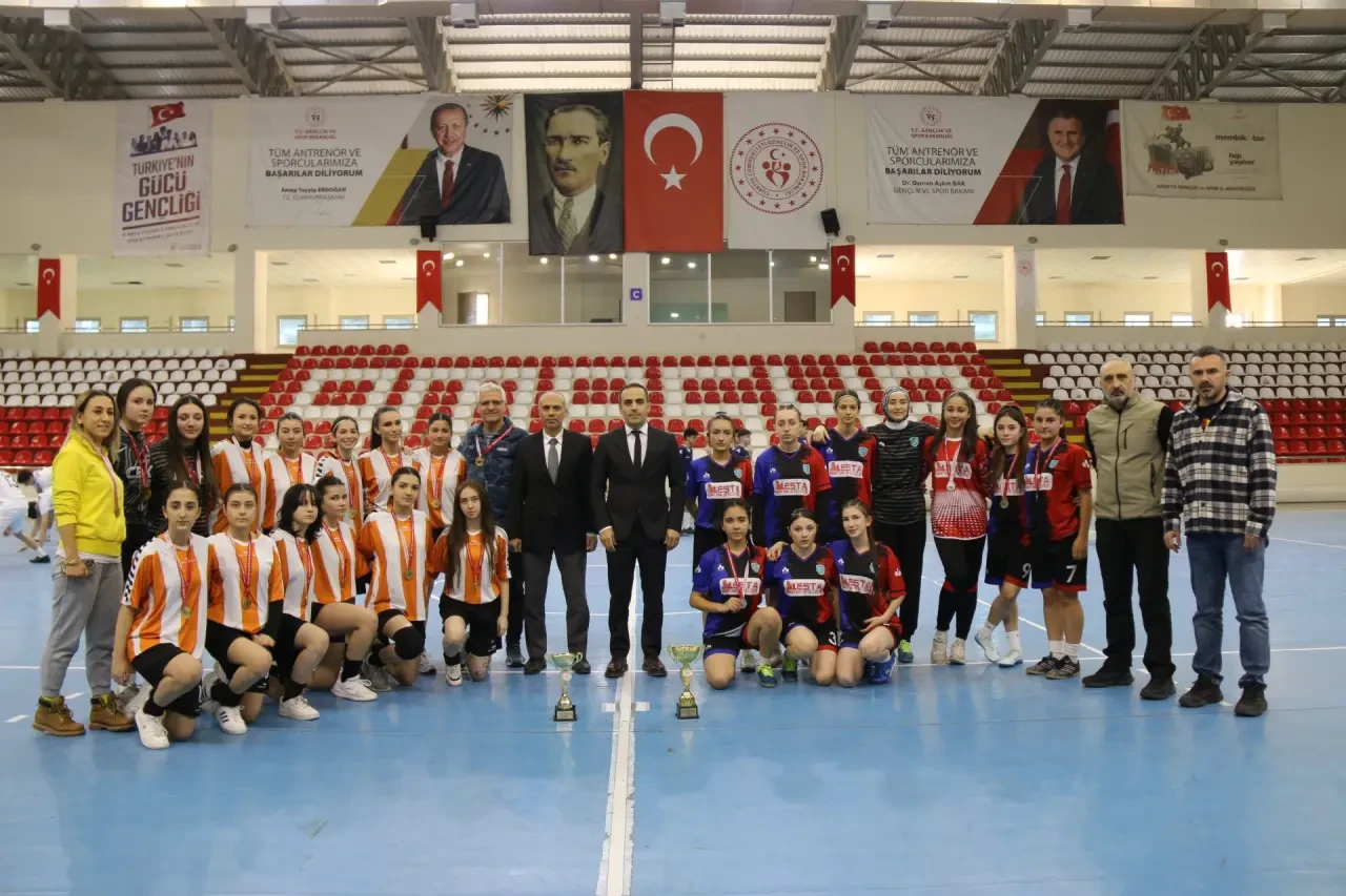 Amasya’da Okul Sporları Futsal İl Birinciliği Tamamlandı 5