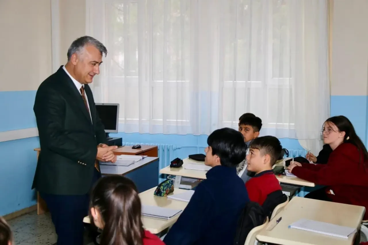 MEBİ İlgi Görüyor: Katipoğlu’ndan Sınıf İçi İnceleme 3