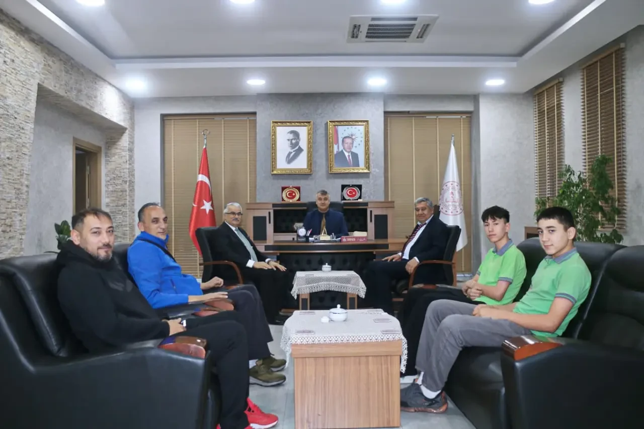 Hokey Başarısı İl Müdüründen Tam Not Aldı 1