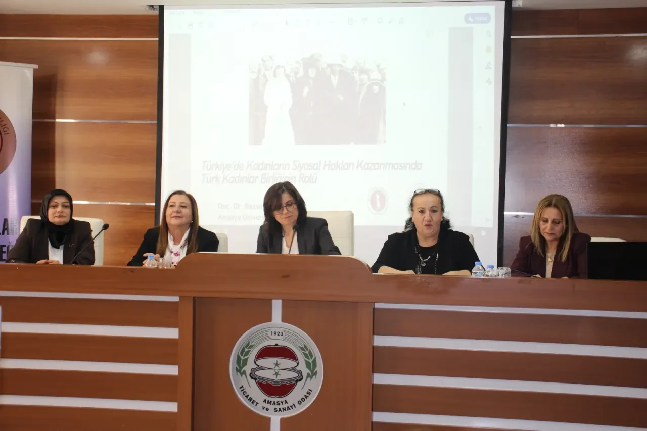 Kadın Muhtarlar ve Başkan: Söz Kadının! 1