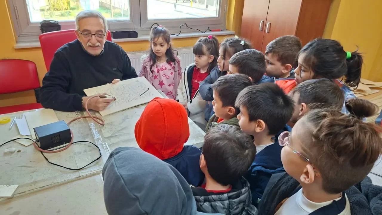 Minik Öğrenciler Renkli Bir Gün Geçirdi 8