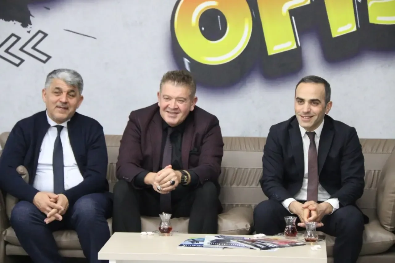 ÜNİDES’te Başarı Taçlandı: Gençlere Sertifika Töreni 3