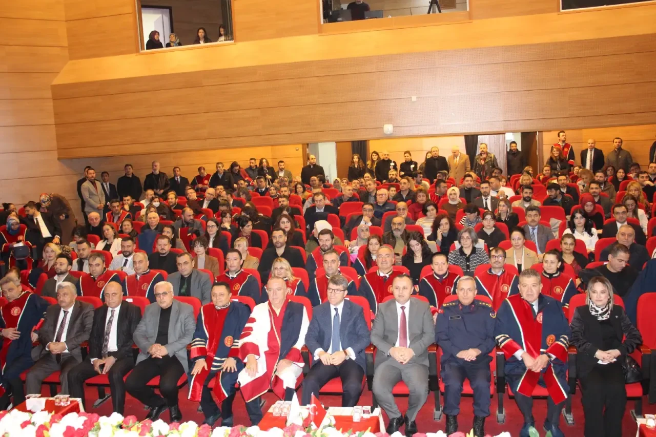 Akademik Cübbe Giyme ve Ödül Töreni Gerçekleştirildi 1