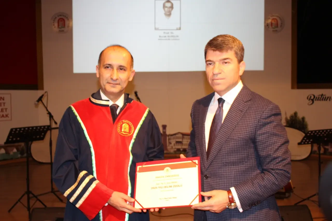 Akademik Cübbe Giyme ve Ödül Töreni Gerçekleştirildi 5