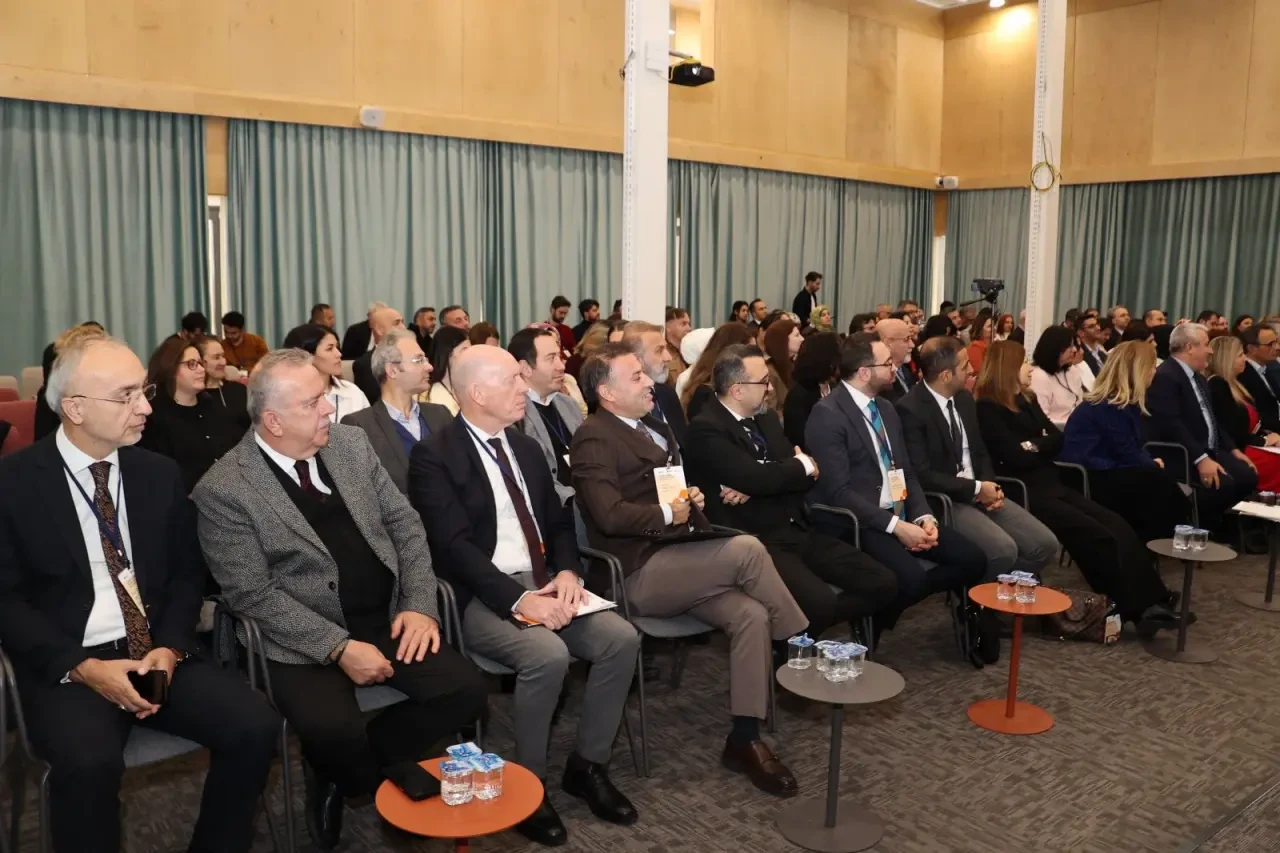 Rektör Turabi QEMI Forum 2025’te 1