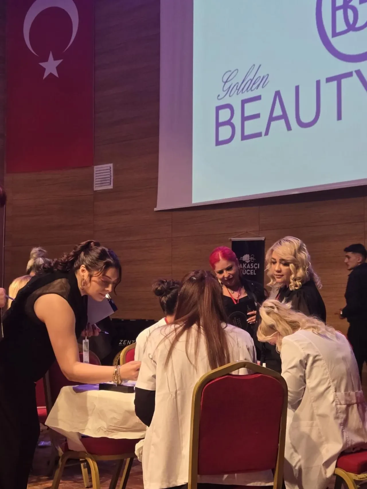 Türkiye’nin Sihirli Elleri’nde Büyük Başarı: Yılın Parlayan İsmi Burcu Kaya 1