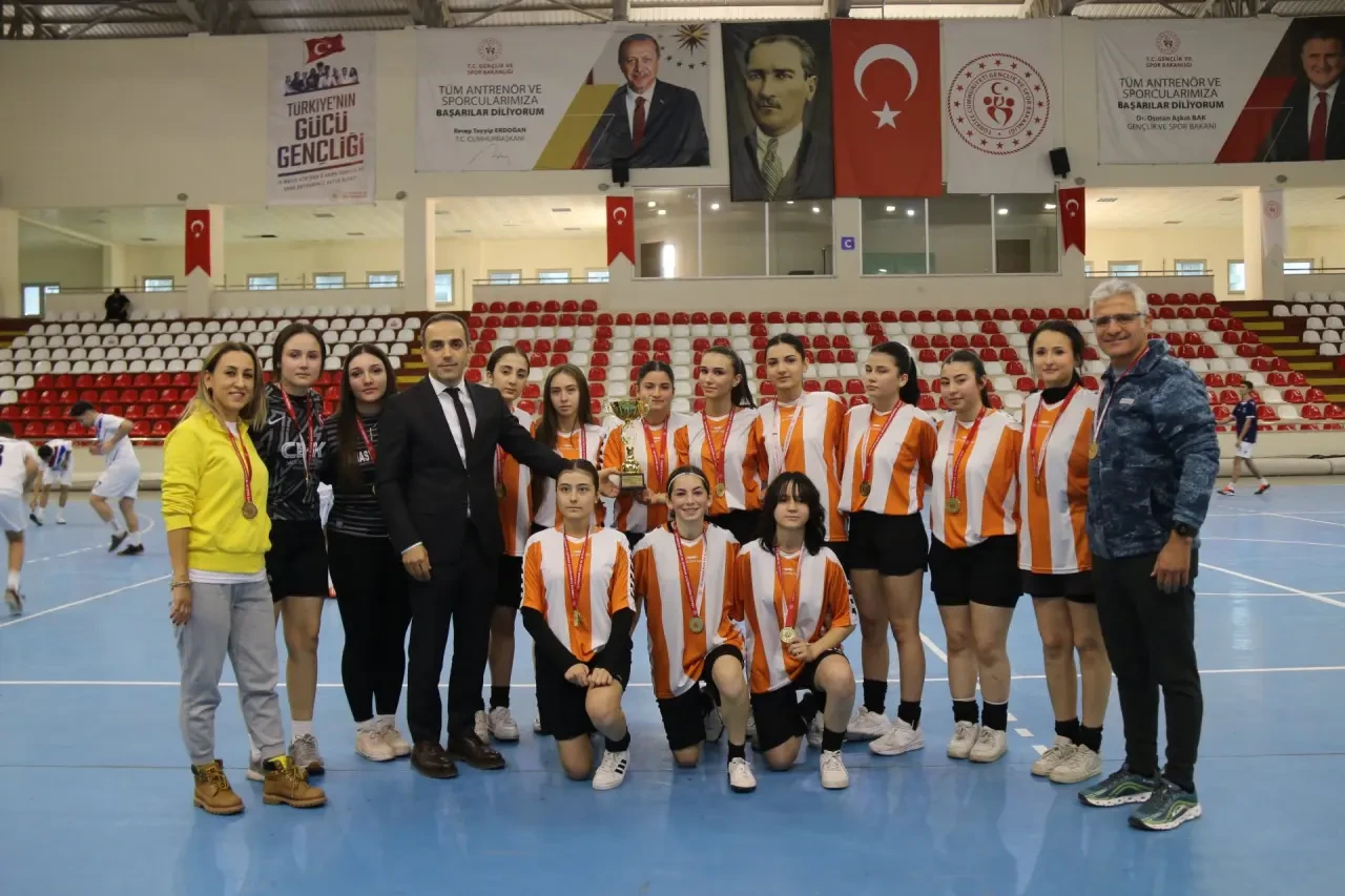 Amasya’da Okul Sporları Futsal İl Birinciliği Tamamlandı 6