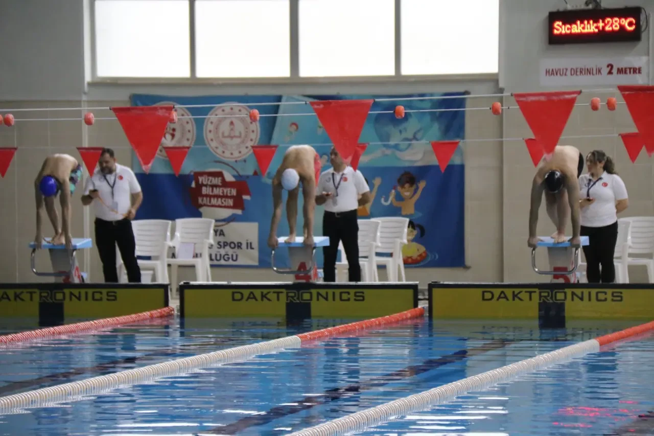 Amasya’da Yüzme İl Birinciliği Müsabakaları Başladı 6