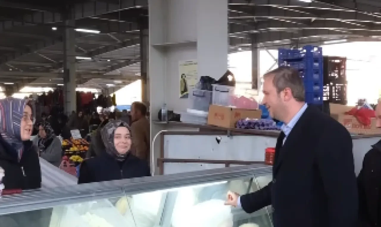 Semt Pazarında AK Parti Heyeti 4