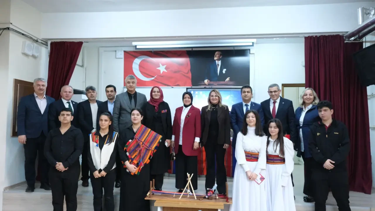 “Sevginin Dili Cicim Dokumada” Sergisi ve Paneli Amasya’da Gerçekleştirildi 5