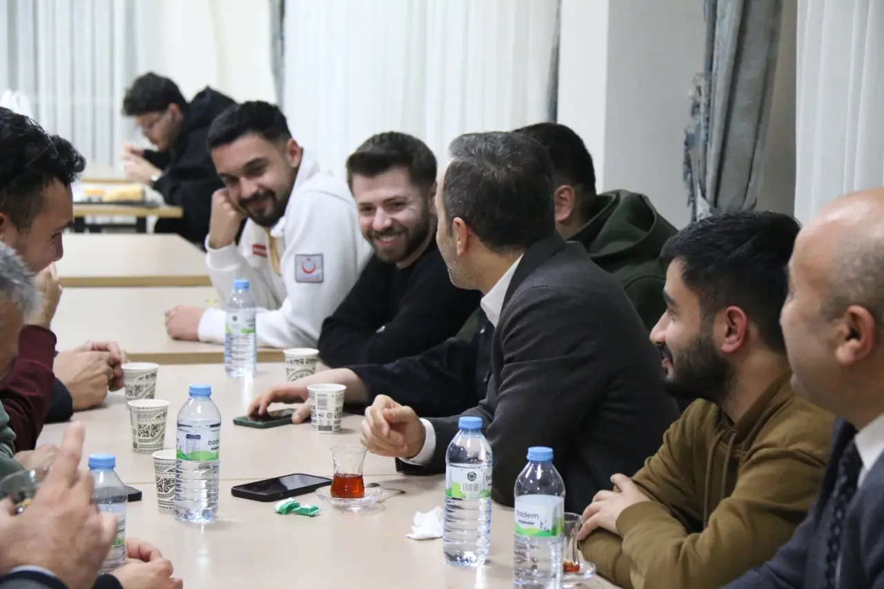 Amasya’da Yurt Buluşması: İl Müdürü Osman Ercan Öğrencilerle Aynı Sofrada 2