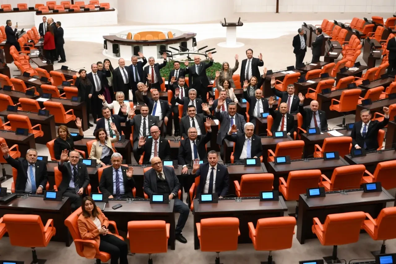 Emekli Maaşı İçin CHP Nöbette 1