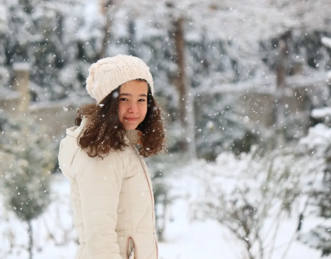 Karda Çekilecek Pozlar: Kış Manzarasında Etkileyici ve Doğal Fotoğraf Fikirleri 1