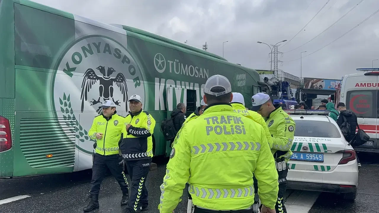 Maça Giderken Kaza: Konyaspor U19 Yürekleri Ağıza Getirdi 4