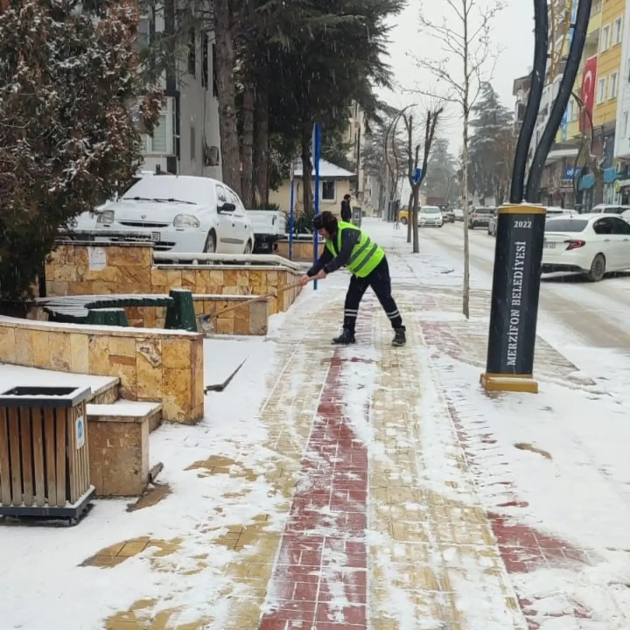 Merzifon Belediyesi’nden Kar ve Buzla Mücadelede 12