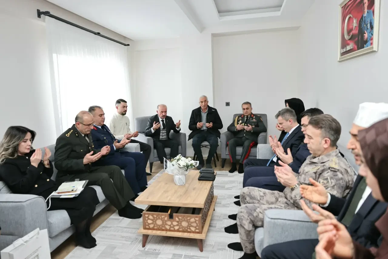 Bir Millet, İki Devlet: Acıda Tek Yürek 3