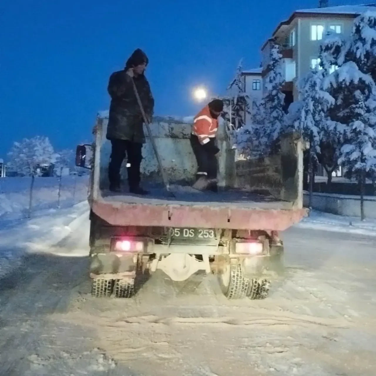Merzifon’da Kar ve Buzla Gece Gündüz Mücadele 4