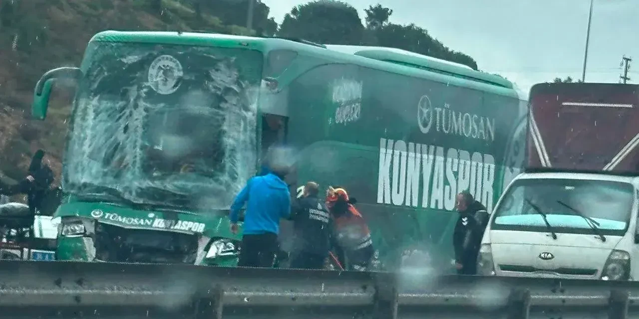 Maça Giderken Kaza: Konyaspor U19 Yürekleri Ağıza Getirdi 2