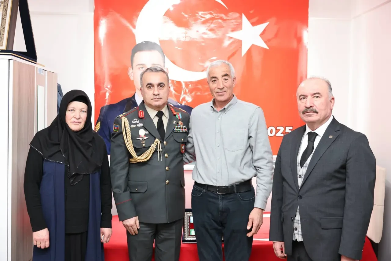 Bir Millet, İki Devlet: Acıda Tek Yürek 9