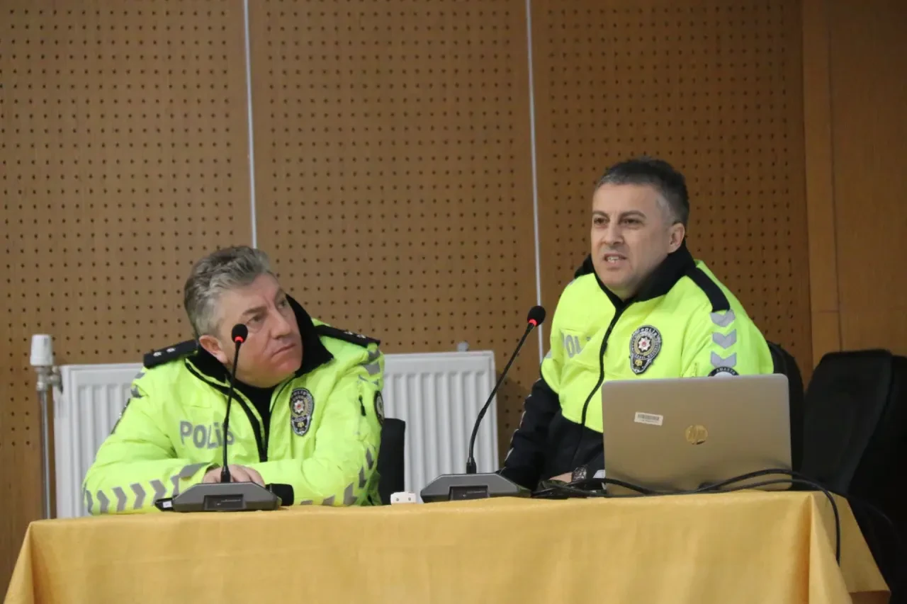 Amasya'da Kamu Personeline Güvenli Trafik Eğitimi 3