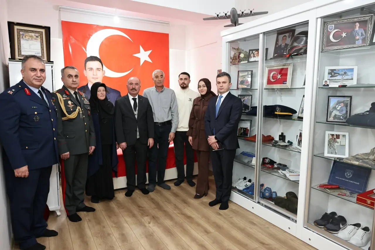 Bir Millet, İki Devlet: Acıda Tek Yürek 8