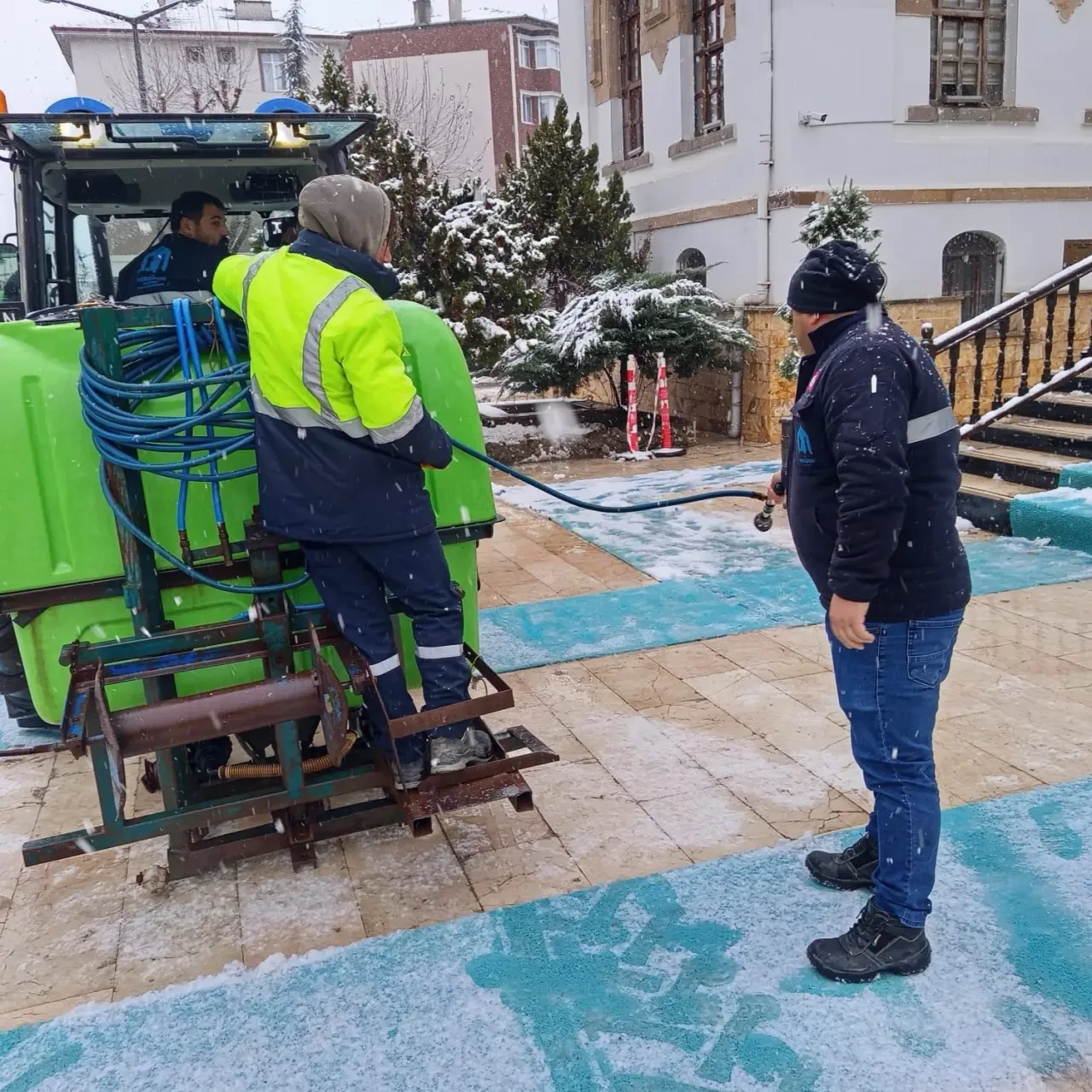 Merzifon Belediye Ekipleri Kar ve Buzla Mücadelede Alarmda 4