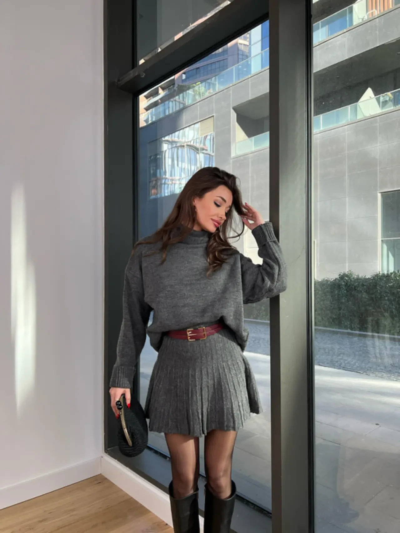 Kazak ve Etek Kombinleriyle Şıklığın En Sıcak Hali 3