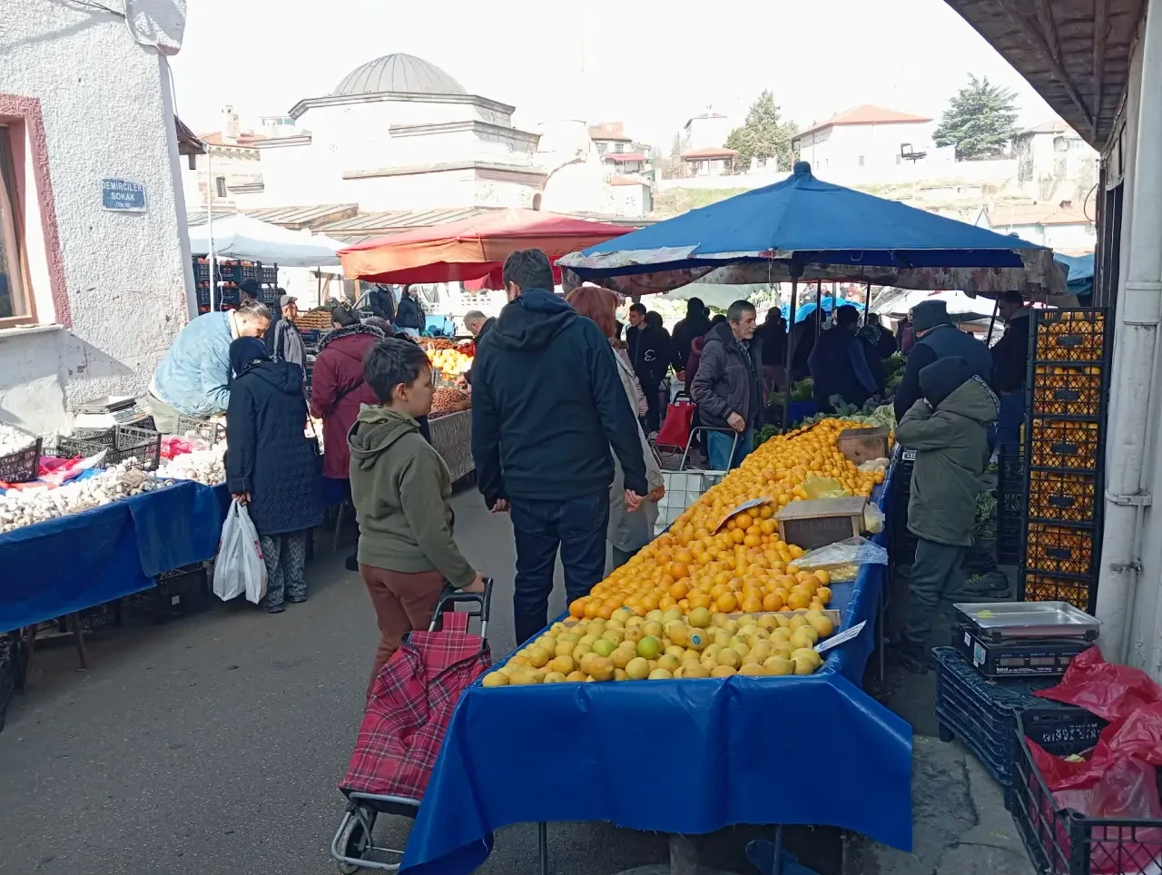 Halk Pazarında Sıcak Hava Hareketliliği 1