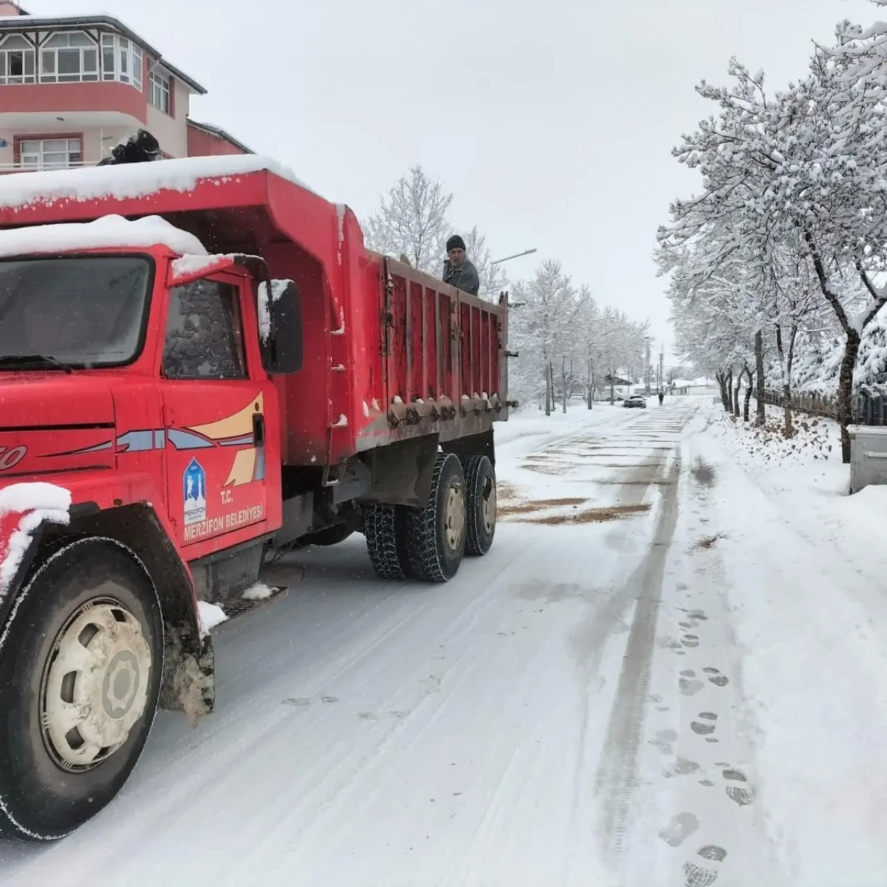 Merzifon’da Kar ve Buzla Mücadele Aralıksız Sürüyor 2