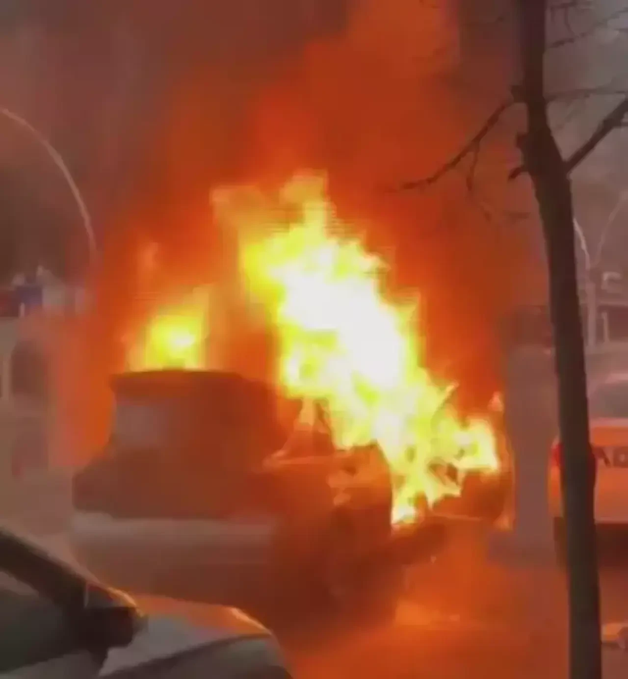 Amasya'da seyir halindeyken alev alan otomobil yandı 2