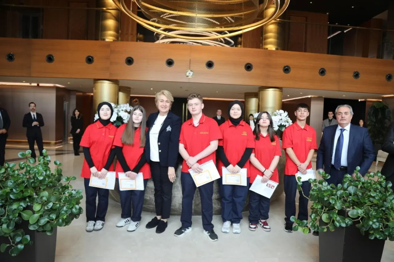 Ahlatcı Mesleki Eğitim Merkezi’nde Karne Coşkusu 1