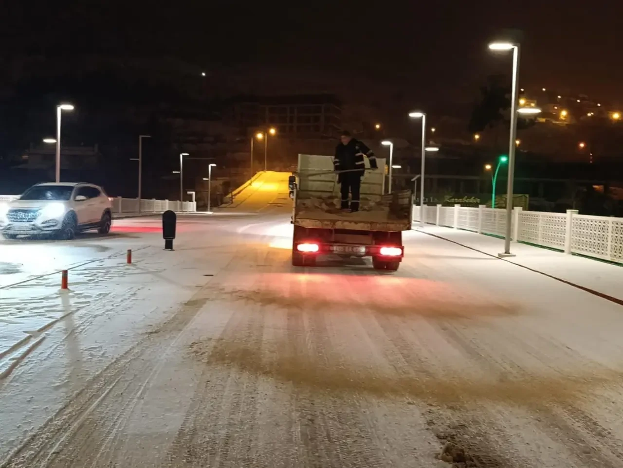 Amasya Belediyesi’nden Gece Boyu Kar Mesaisi 2