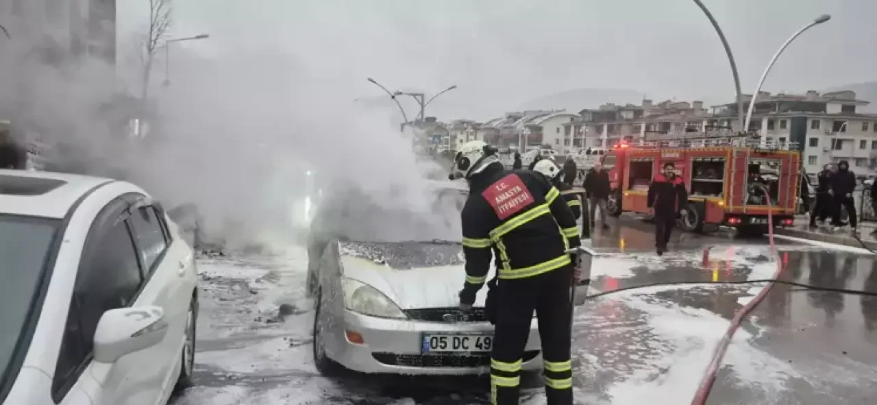 Amasya'da seyir halindeyken alev alan otomobil yandı 3