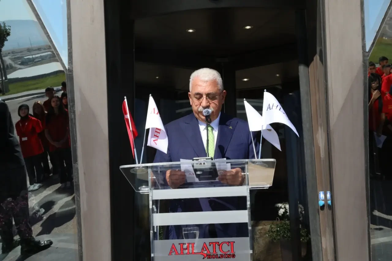 Ahlatcı Mesleki Eğitim Merkezi’nde Karne Coşkusu 9