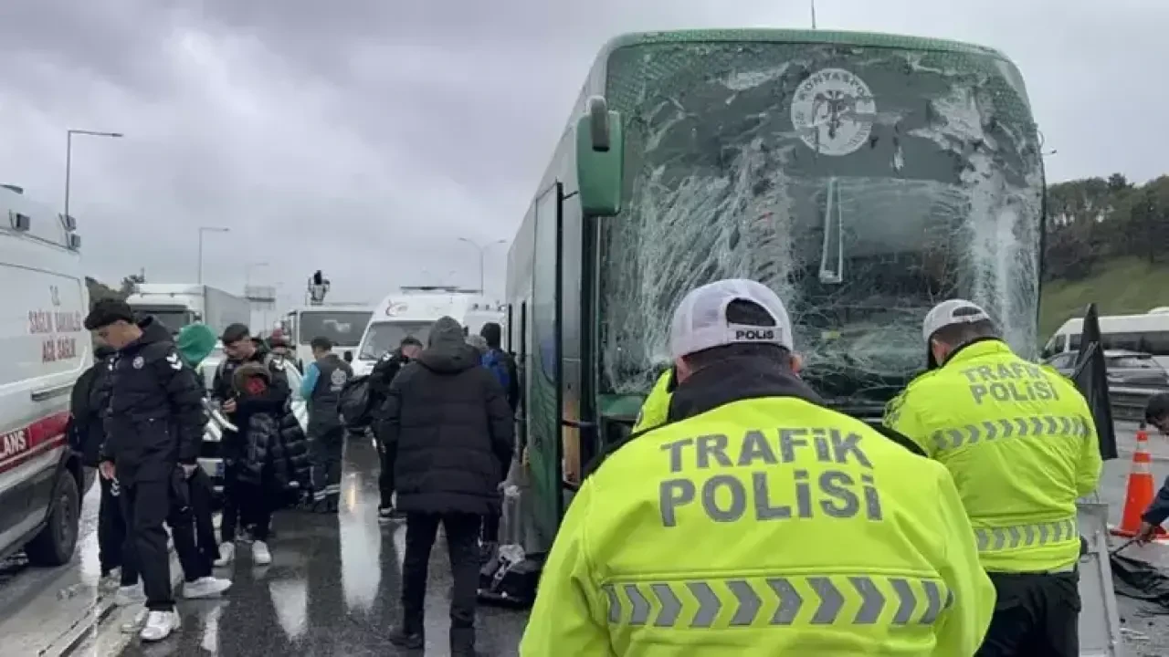 Maça Giderken Kaza: Konyaspor U19 Yürekleri Ağıza Getirdi 3