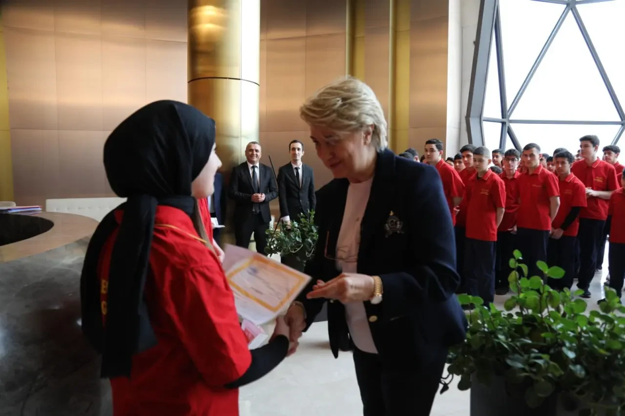 Ahlatcı Mesleki Eğitim Merkezi’nde Karne Coşkusu 12