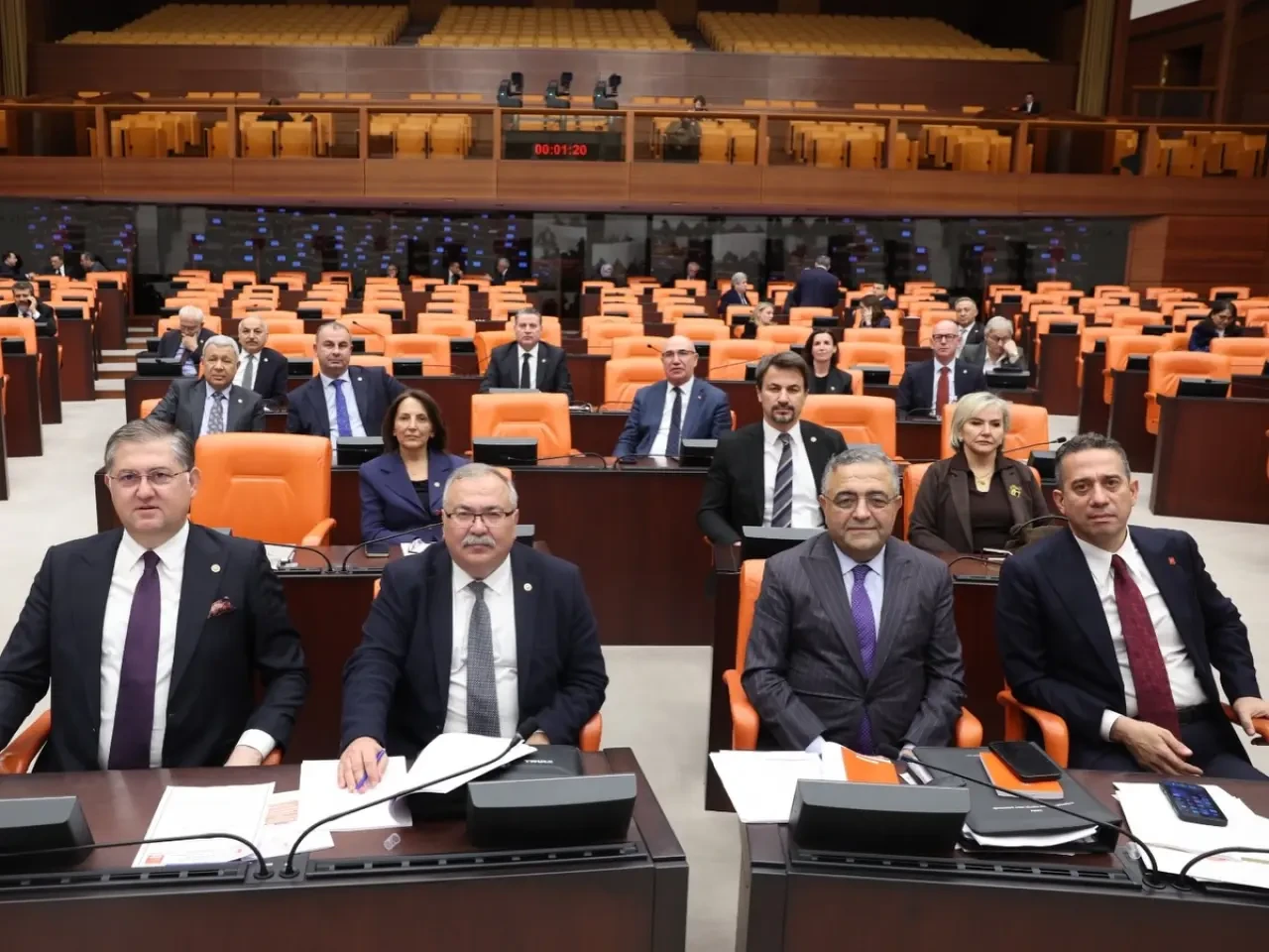 Karagöz: “Emekli Hakkını Alana Kadar Meclis’i Terk Etmek Yok” 2