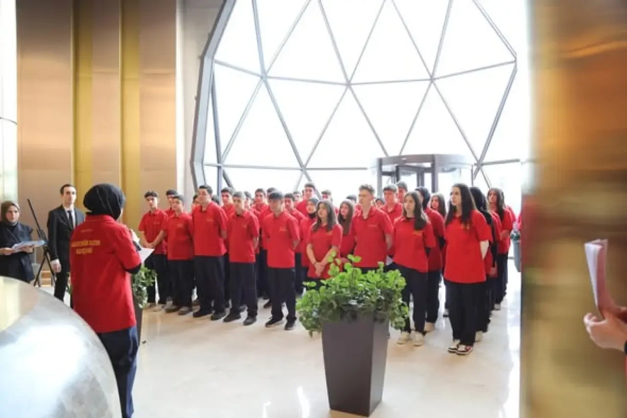 Ahlatcı Mesleki Eğitim Merkezi’nde Karne Coşkusu 4